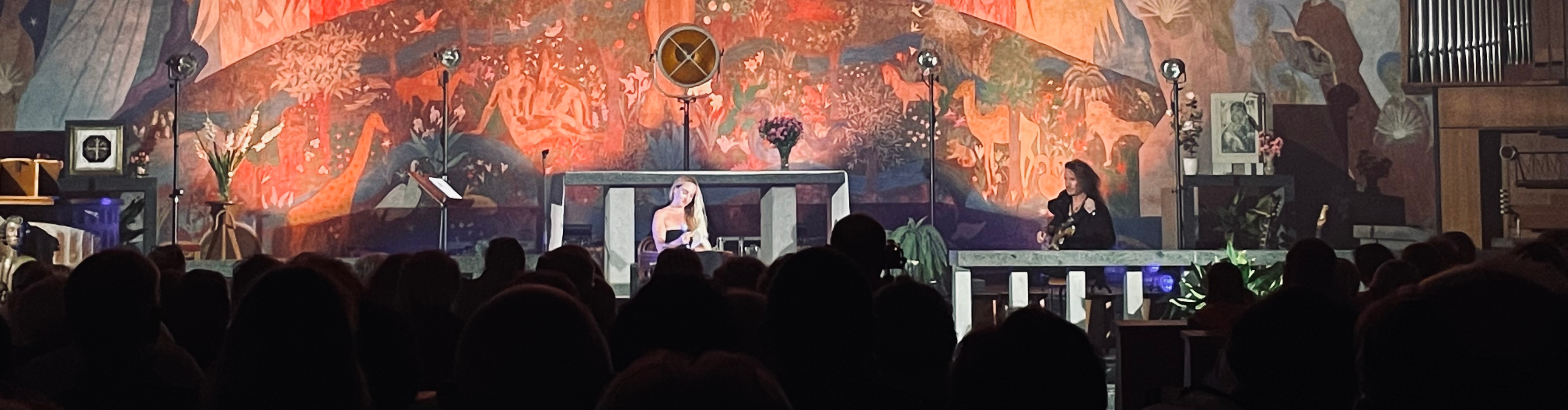 concert à l'intérieur de l'église d'Audinghen