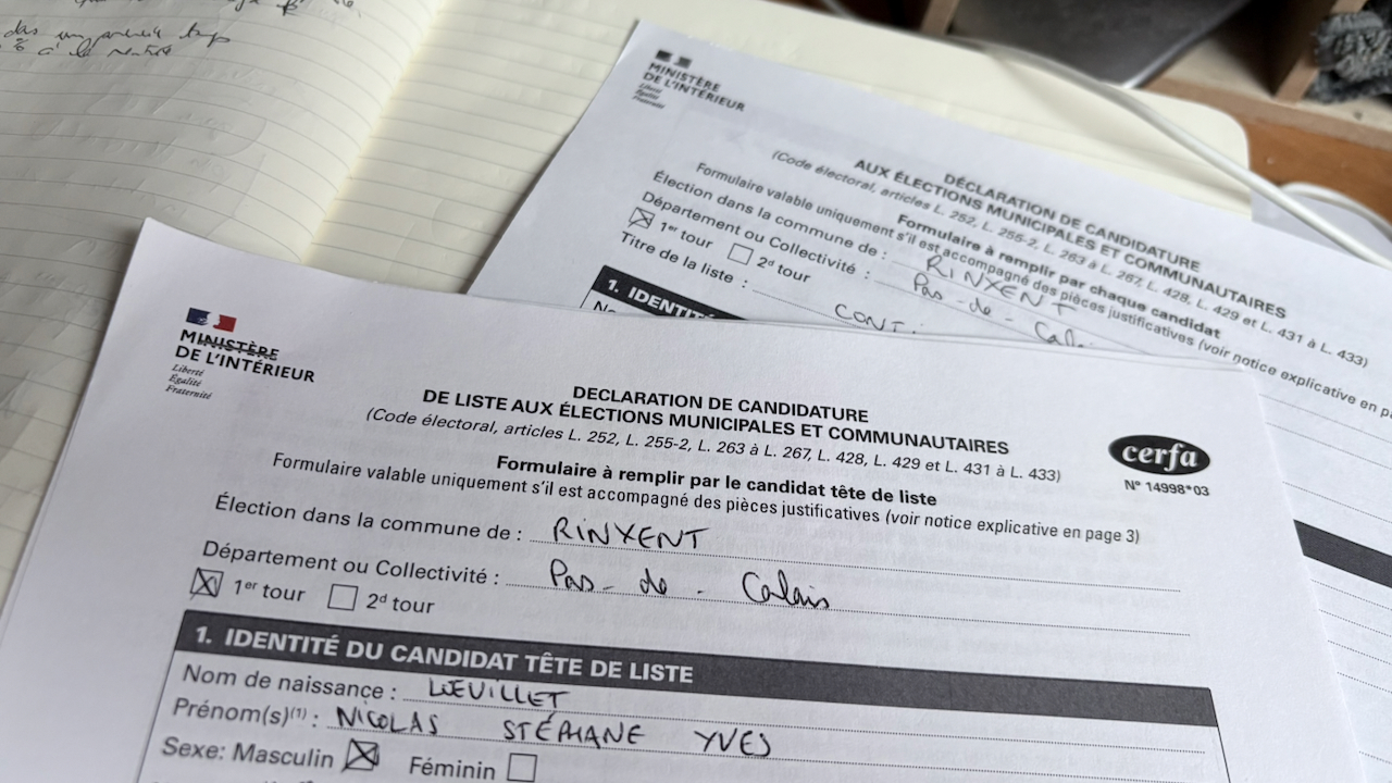 Deux en-têtes de documents qui sont les formulaires de candidature à une élection municipale 